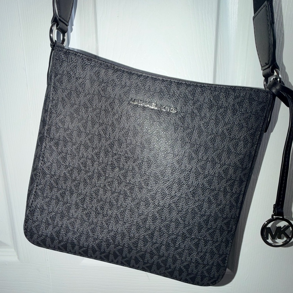 Michael Kors Jet Set Travel tote Gray & Black Crossbody